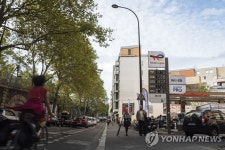 가격 인하에 차량 몰리는 프랑스 토탈 주유소 | 연합뉴스