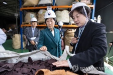 한화진 장관, ㈜아코플레닝 방문 | 연합뉴스