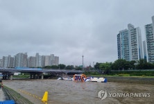 대구 신천물놀이장 수상워터파크 시설 일부 급류에 유실 | 연합뉴스