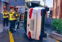 승용차가 주유소 담벼락 들이받아…인명피해 없어 | 연합뉴스