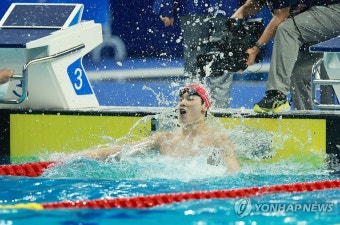 지유찬, 50m 자유형 결승 금메달 환호 | 연합뉴스