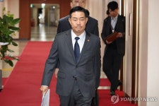국무회의 입장하는 신원식 장관 | 연합뉴스