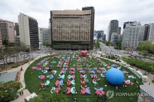다시 돌아온 책읽는 서울광장 | 연합뉴스