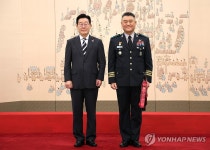 이재명 대통령, 한기성 제1군단장 삼정검 수치 수여 | 연합뉴스