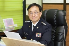장윤석 울진해양경찰서장 취임…현장에 강한 해양경찰 돼야 | 연합뉴스