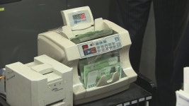 은행들, 코로나19 막으려 화폐 소독…자동화 기기도 | 연합뉴스