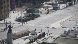 꽃피는 봄 왔지만 도심은 한산…약국만 북적 | 연합뉴스