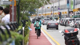 청계천 자전거 전용도로 가보니…차도와 분리돼 안전 | 연합뉴스