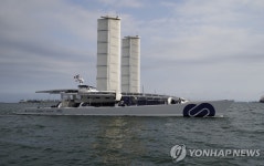 ′청정 에너지′…세계 최초 에너지 자급자족 선박 ′에너지 옵서버′호 | 연합뉴스