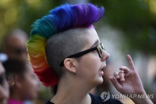 우리에게도 인권 있다…세계 곳곳서 성소수자 권리옹호 행진 | 연합뉴스