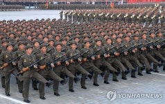 北, 평양 인근 대규모 병력.화포 전개 | 연합뉴스
