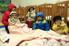 <폐원 어린이집 부모들 아이들 맡길 곳 없어요> | 연합뉴스