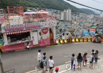 부산도 오버투어리즘 몸살…묵음구역 설치 등 대책 필요 | 연합뉴스