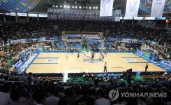 -프로농구- 추승균 KCC 감독, 신임 감독 첫 승 | 연합뉴스