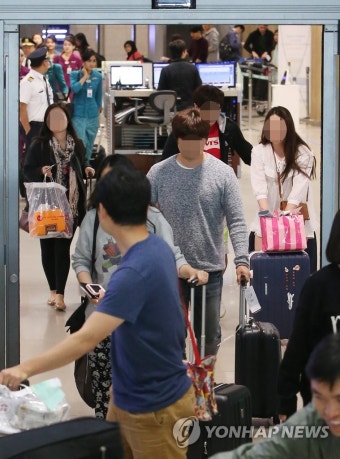 인니 화산폭발 발묶인 여행객들 귀국 | 연합뉴스