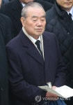 김영삼 전 대통령 삼우제 참석한 김봉조 회장 | 연합뉴스