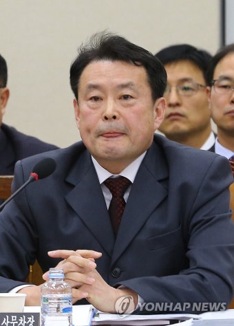 선거구 획정안 관련 질의받는 선관위 사무차장 | 연합뉴스