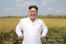 북한 김정은, 군부대 산하 농장 시찰 | 연합뉴스