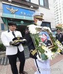 번동파출소 찾은 김창호 경감 영정 | 연합뉴스