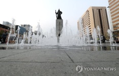 광화문광장 분수 시범 가동 | 연합뉴스