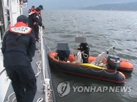 고흥 녹동 앞바다서 표류 보트 구조 | 연합뉴스