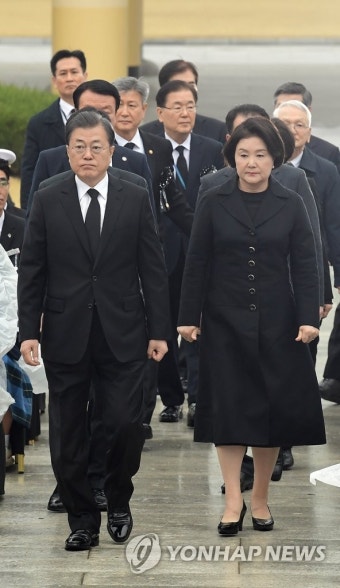 문 대통령, 서해수호의 날 기념식 입장 | 연합뉴스
