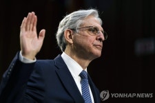 상원 인준 청문회에서 선서하는 미 법무장관 지명자 | 연합뉴스
