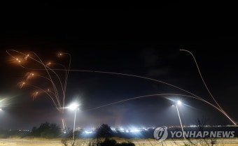 가자지구서 날아오는 로켓포 요격하는 이스라엘 '아이언 돔' | 연합뉴스
