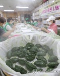 사랑의 송편 나눔…광주 북구 양산동주민센터 | 연합뉴스