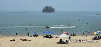 충남 태안 27개 해수욕장 개장 | 연합뉴스