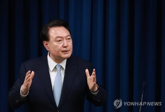 홍철호 새 정무수석 직접 소개하는 윤석열 대통령 | 연합뉴스