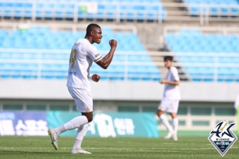 '크리스 멀티골' K리그2 성남, 수적 열세 몰린 안산 3-0 대파 | 연합뉴스
