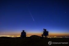 올해 혜성 중 가장 밝은 위성…쯔진산-아틀라스 혜성 관측 | 연합뉴스