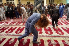 각지 기도 풍경…이슬람 최대명절 이드 알아드하 | 연합뉴스