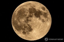 올해 가장 큰 보름달 슈퍼문, 세계 곳곳서 관측 | 연합뉴스