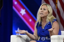 음모론 신봉 돌출행동 美하원의원, 푸틴 연호 집회 참석 눈총 | 연합뉴스