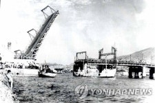 <피난시절 향수..부산 영도다리서 느끼세요> | 연합뉴스