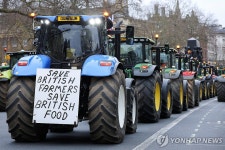 영국 농민 수천명, 런던서 농장 상속세 항의 시위 | 연합뉴스