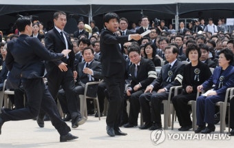 '盧영결식때 MB 사과요구' 백원우…친인척 관리 靑 민정비서관에 | 연합뉴스