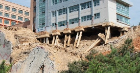 울산외고 옹벽 붕괴..준공 또 지연될 듯 | 연합뉴스