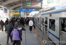 <경춘선은 경로선?..통학생들 불만 부글부글> | 연합뉴스