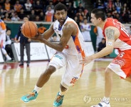 돌파하는 포웰 | 연합뉴스