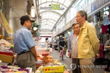 전통시장 찾은 임종룡 금융위원장 | 연합뉴스