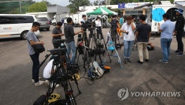 취재진 몰린 연천 중면사무소 | 연합뉴스