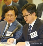 이야기하는 오수근·김중권 원장 | 연합뉴스