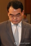 회견장에 들어서는 홍보수석 | 연합뉴스
