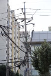 인천 인주대로에 기울어진 전신주 | 연합뉴스