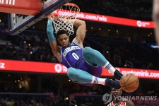 덩크슛하는 NBA 샬럿 브리지스 | 연합뉴스