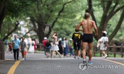다시 무더위 시작…장맛비 그치고 맑은 하늘 | 연합뉴스