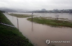대전 갑천 수위 상승에 교통통제 | 연합뉴스